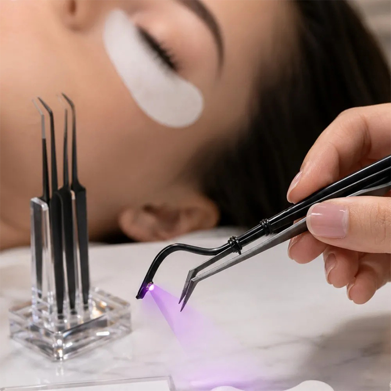 Mini lampa UV do rzęs z pęsetą – Lash Extension Tweezers recenzja i cena